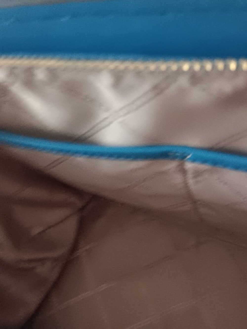 Michael Kors Large Avril Satcel - Picture 5 of 8